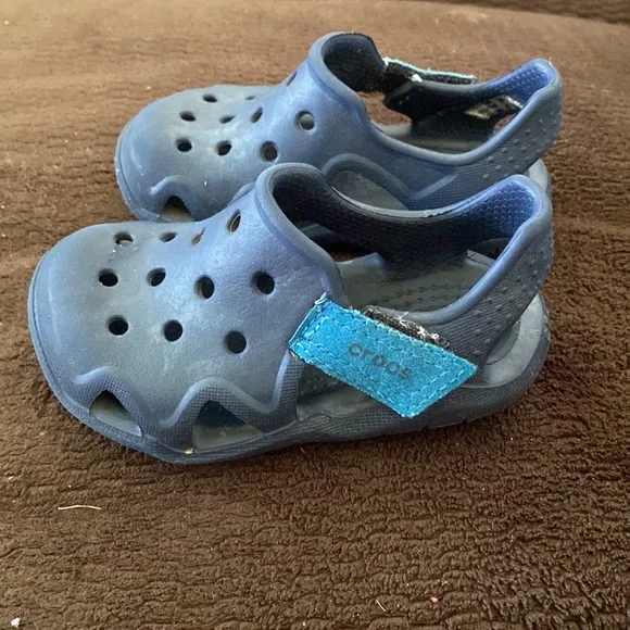 Toddler Crocs - Picture 2 of 3